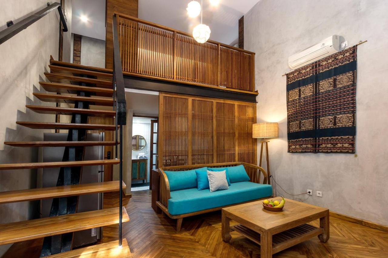 Ruang Tekuni Apartamento Legian Exterior foto